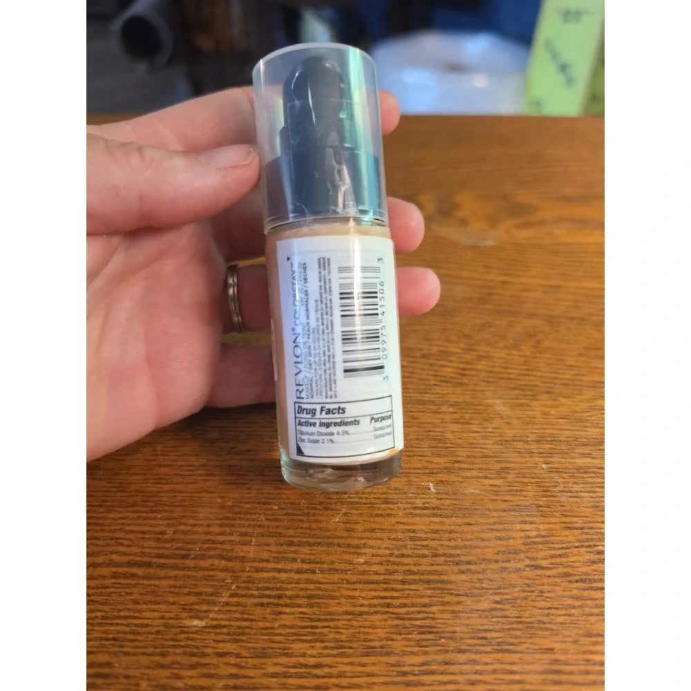 Revlon ColorStay Makeup with SoftFlex,‎ Normal/Dry Skin, Medium Beige 240